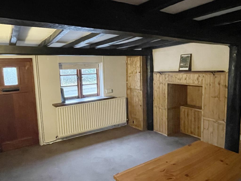 Lot: 68 - DETACHED COTTAGE IN NEED OF REFURBISHMENT - Living room in Bredhurst cottage for refurbishment